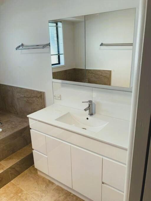 Spacious Modern Home Outstanding Views Sleeps 9 Hobart Esterno foto